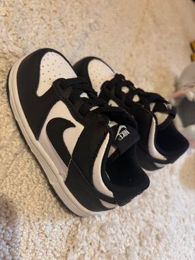 Nike Kids Black & White Low-Top Sneakers size 6.5C